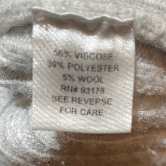 Chunky Viscose/Wool Blend Light Gray Turtleneck Cozy Knit Sweater - Picture 5 of 12